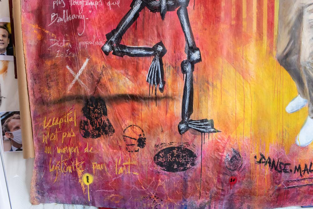 [les Revêches] N°1 : "Memento Mori Balkany !", 2020/2021, techniques mixtes sur drap, 220x280 cm. 2 ISF par Charlie Wellecam