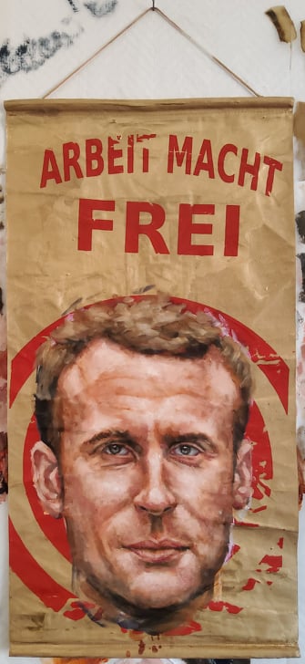 Arbeit Macron, huile sur kakemono, 65 x 33 cm, 1 ISF par Charlie Wellecam