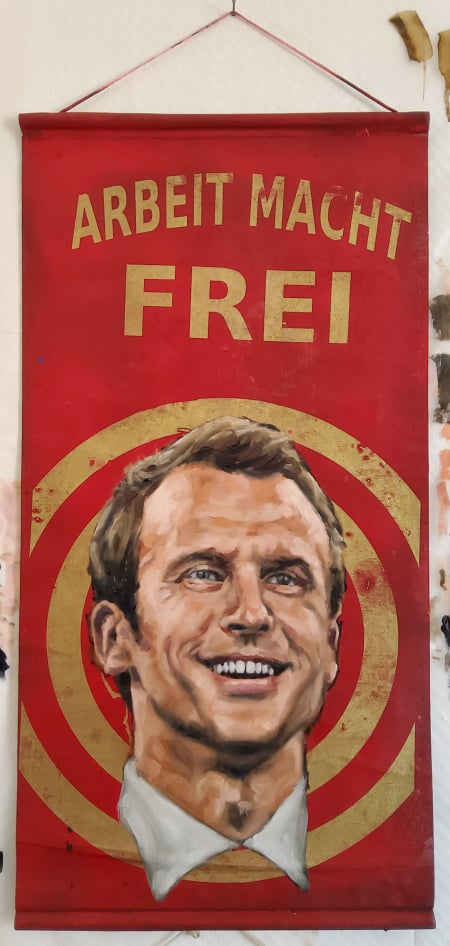 Arbeit Macron, huile sur kakemono, 65 x 33 cm, 1 ISF par Charlie Wellecam